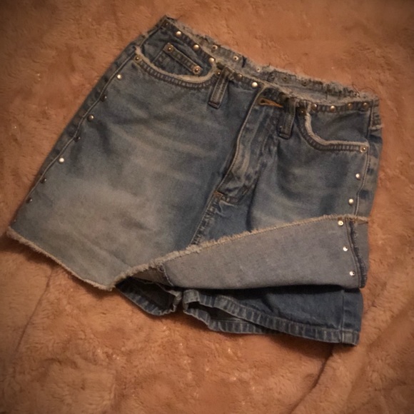 ๐โ๏ธ๐Light Wash, Studded, Denim Skort, by R4R Jeans - Picture 7 of 7